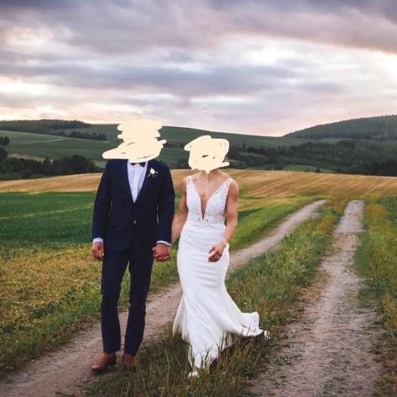 Essence Of Australia Wedding Dress - Picture 6 of 17